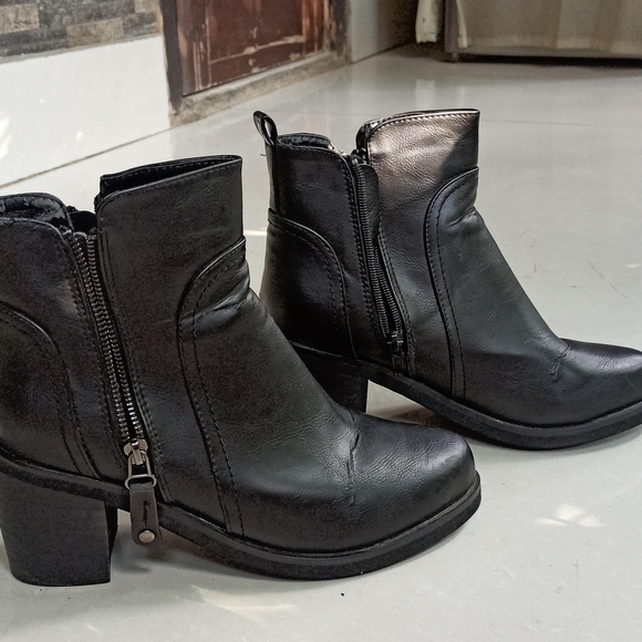 Long Shoes - Picture 4 of 10